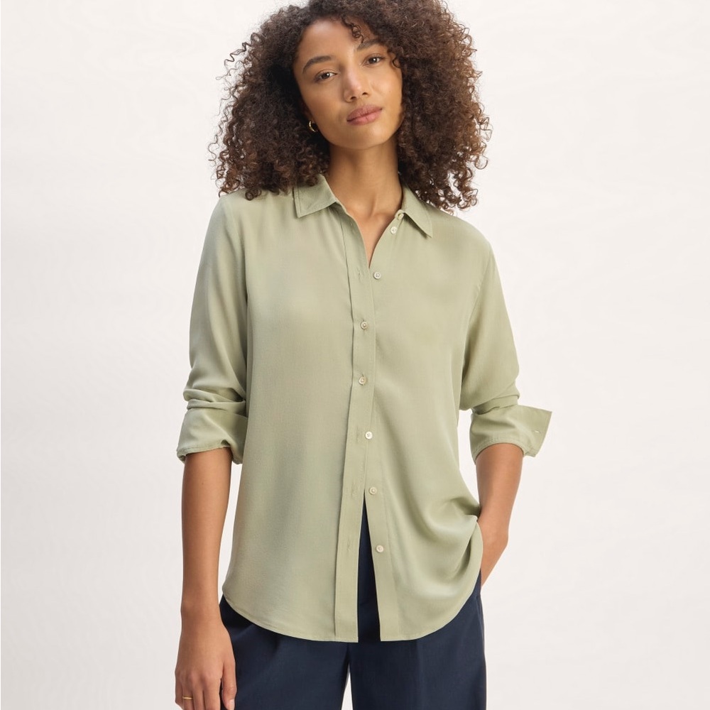 NWOT The Must-Have Shirt in Washable Silk - Seagrass